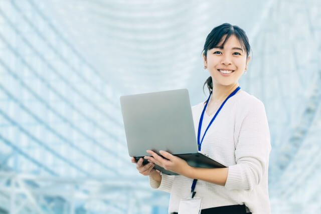 社内のネットワーク構築を担当する女性